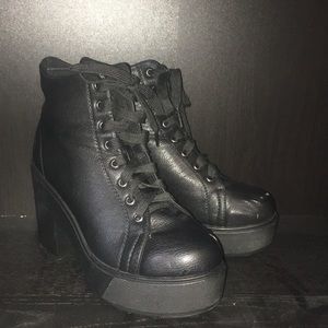 Dirty laundry platform boots